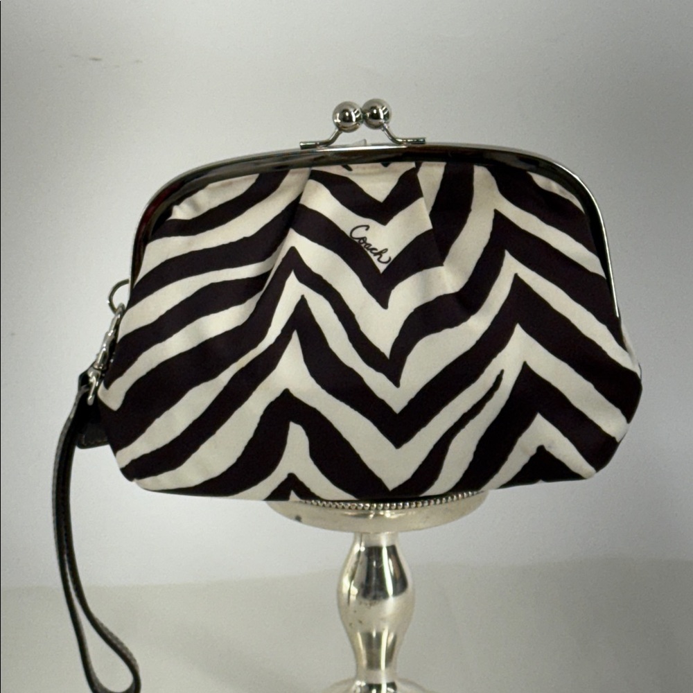 COACH BEIGE/MAHOGANY ZEBRA PRINT KISSLOCK FRAME WRISTLET